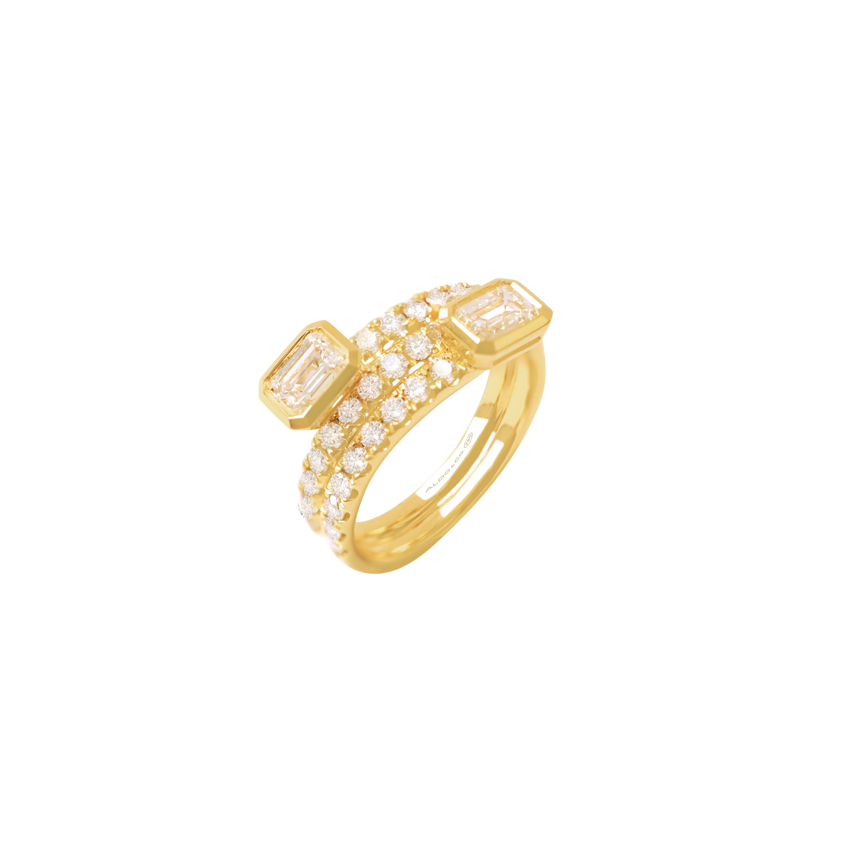 Anillo oro amarillo de 18K con brillantes corte esmeralda y brillantes