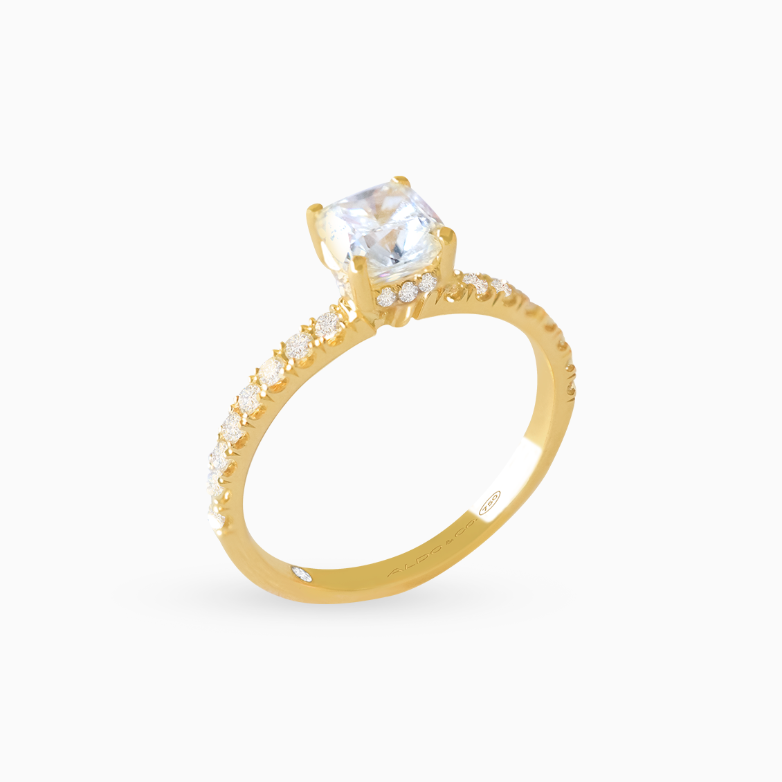 Anillo en oro amarillo de 18K solitario con brillante cushion