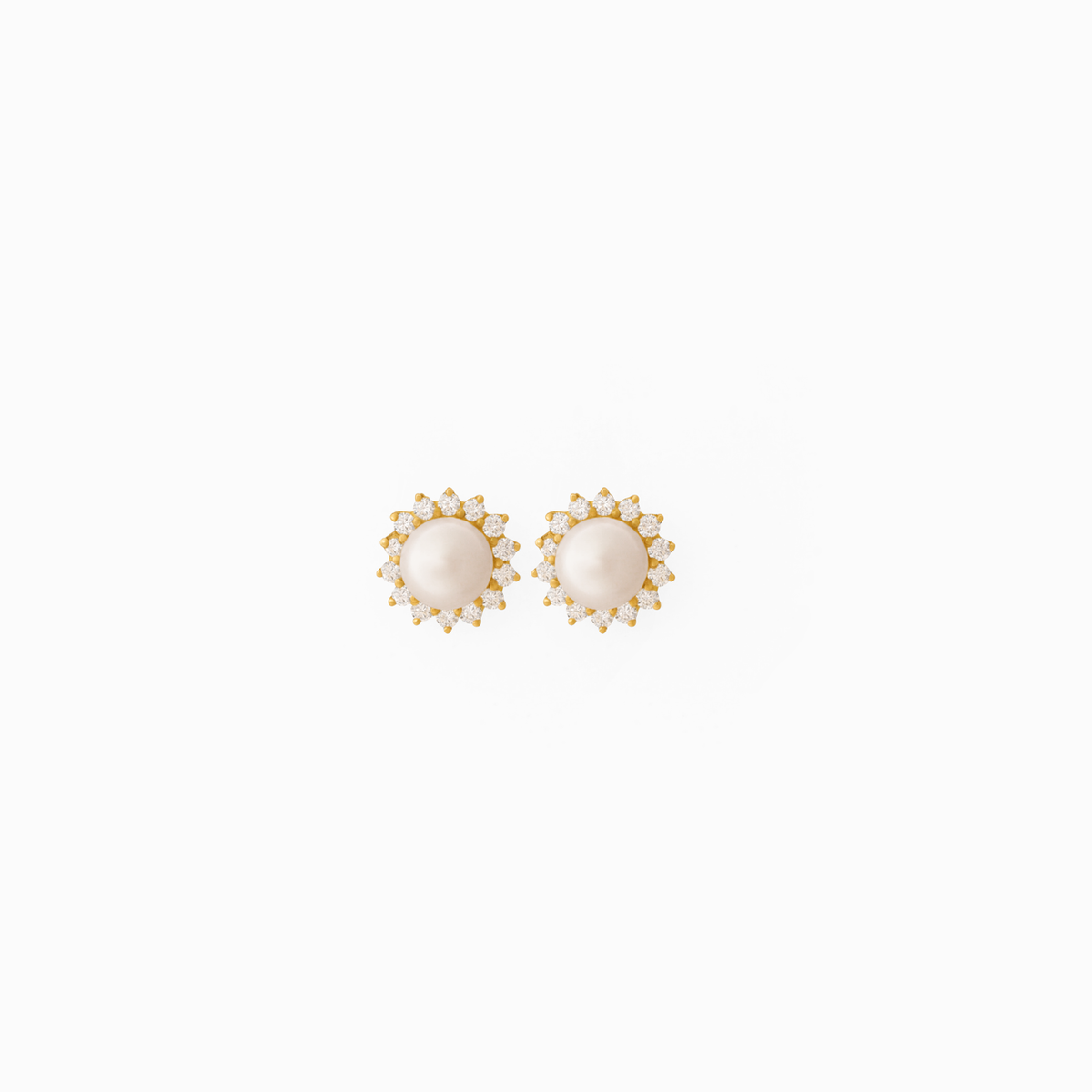 Aretes en oro amarillo de 18k con perlas y brillantes