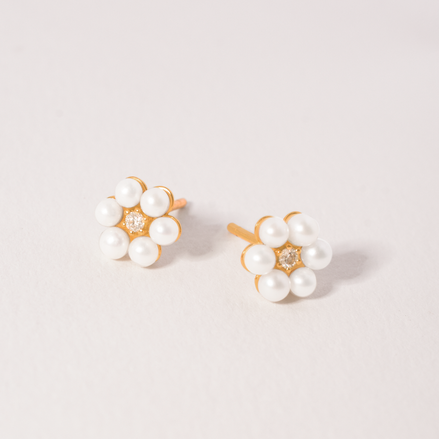 Aretes roseta en oro amarillo 18k con brillante y perlas