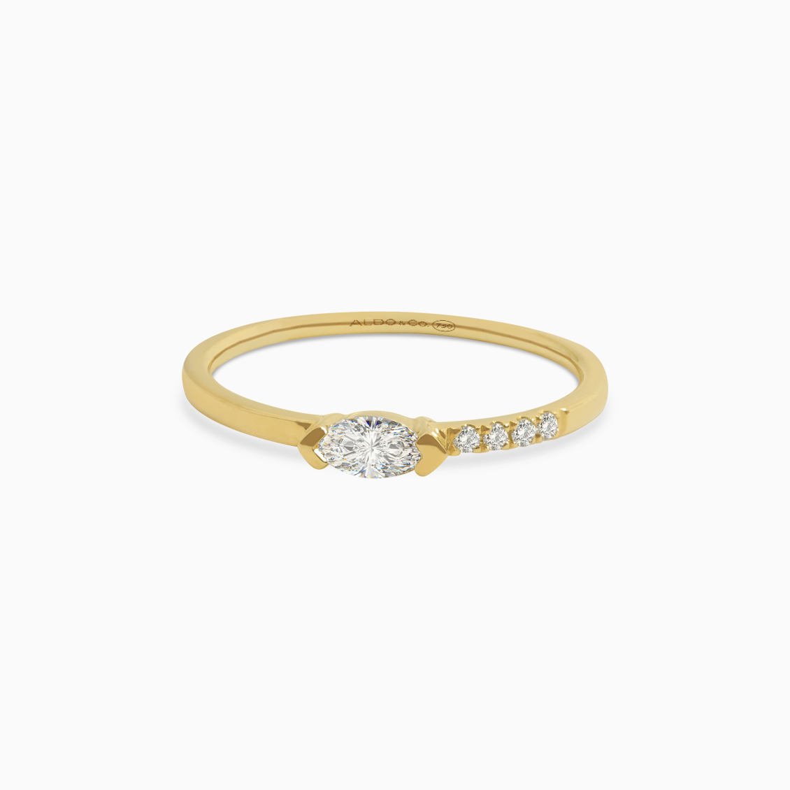 Anillo en oro amarillo de 18K con brillantes