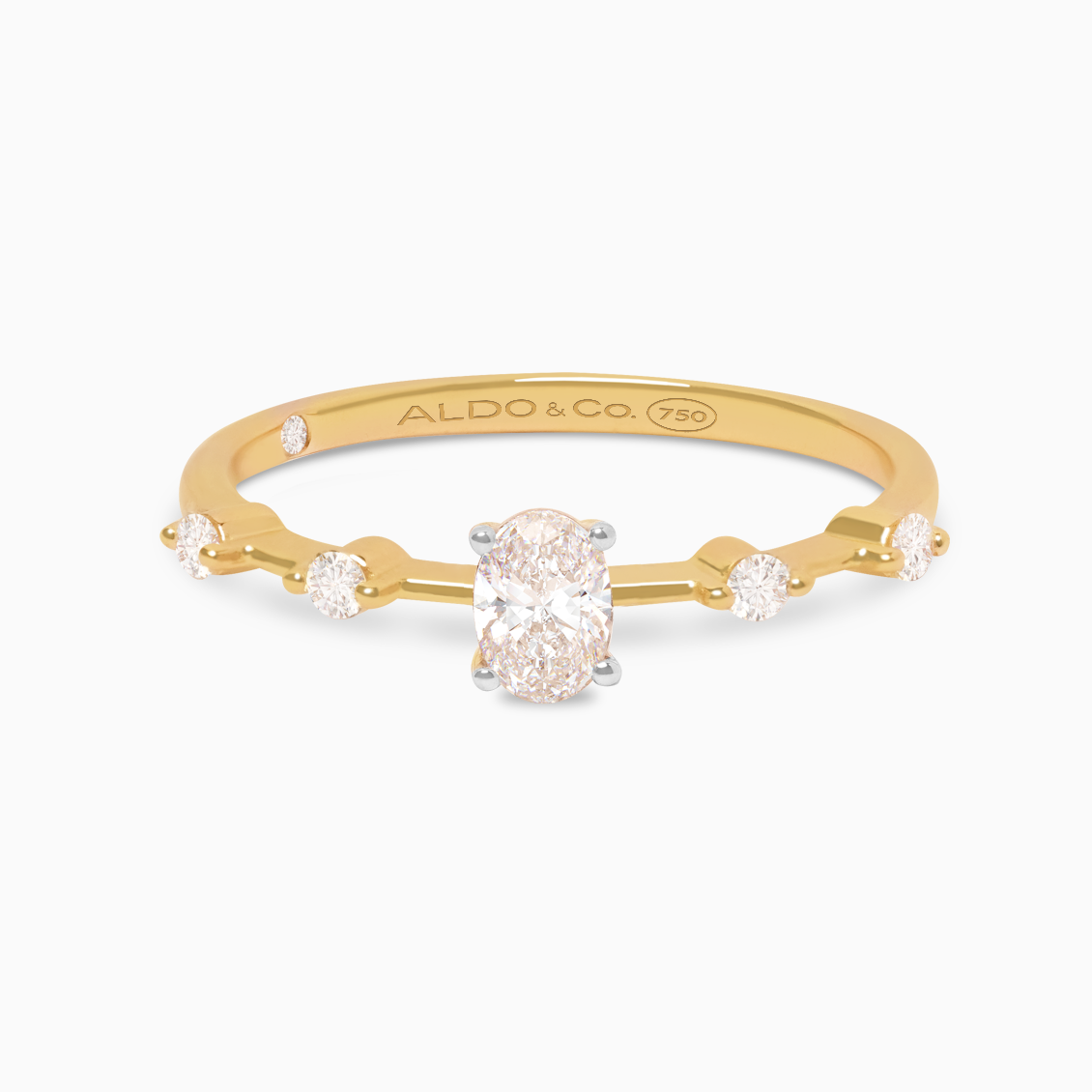 Anillo de Compromiso en oro amarillo de 18K con brillante oval