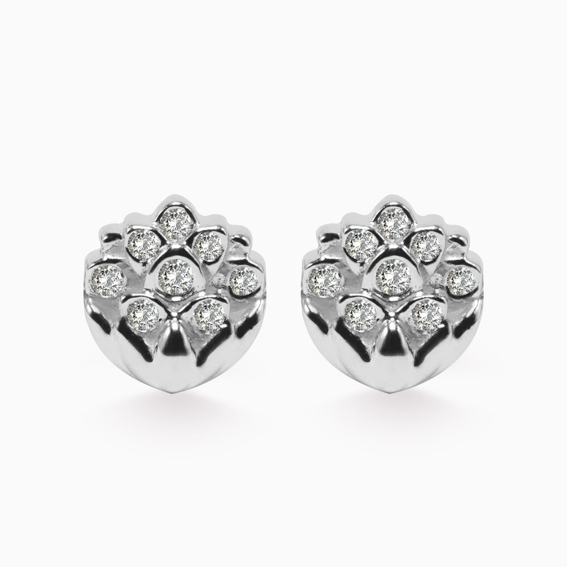 Aretes Siena en oro blanco de 18K flor de loto con brillantes